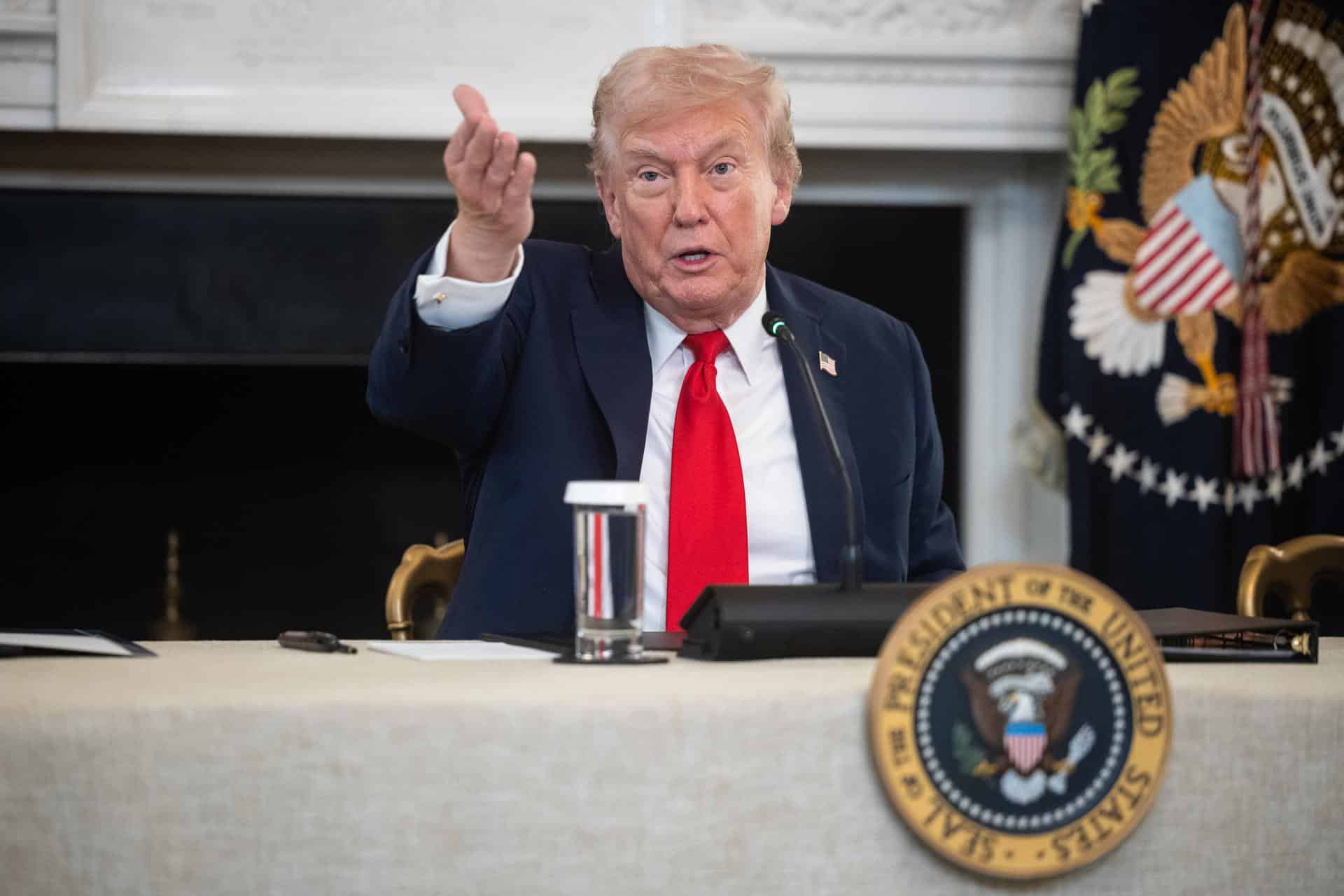 El presidente de Estados Unidos, Donald Trump, durante su intervención este miércoles, 8 de octubre, en una mesa redonda, en la Casa Blanca, en Washington DC (EE.UU.) EFE/Francis Chung/Pool
