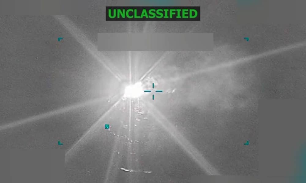 Captura de pantalla de un video publicado en la cuenta oficial de la red social X @SecWar del secretario de Guerra de Estados Unidos, Pete Hegseth, que muestra un ataque contra una embarcación en aguas del mar Caribe. EFE/ @SecWar /SOLO USO EDITORIAL/NO VENTAS/SOLO DISPONIBLE PARA ILUSTRAR LA NOTICIA QUE ACOMPAÑA (CRÉDITO OBLIGATORIO)