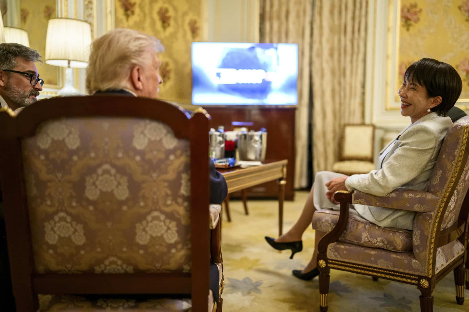 La cumbre entre el presidente de Estados Unidos, Donald Trump, y la nueva primera ministra de Japón, Sanae Takaichi, empezó unos minutos tarde este martes porque ambos se encontraban viendo un partido de béisbol en el que participa el jugador japonés Shohei Ohtani. EFE/ Cuenta oficial de la red X de la Casa blanca // SOLO USO EDITORIAL/SOLO DISPONIBLE PARA ILUSTRAR LA NOTICIA QUE ACOMPAÑA (CRÉDITO OBLIGATORIO)