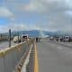 Servicios de emergencia llegan al lugar del accidente de un camión con diésel este sábado, en el municipio de Santa Rita Tlahuapan, en Puebla (México). EFE/Hilda Ríos