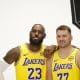 LeBron James (i) y Luka Doncic, estrella de Los Angeles Lakers. EFE/EPA/CAROLINE BREHMAN