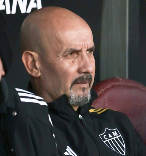 El entrenador argentino Jorge Sampaoli necesita dar un golpe de timón este  martes al rumbo de Atlético Mineiro, que comenzará las semifinales de la Copa Sudamericana en la cancha de Independiente del Valle, cuyo presente es mucho mas exitoso. EFE/ Luis Gandarillas