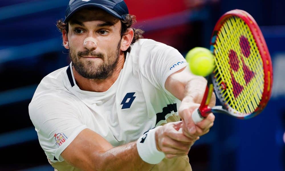 El monegasco Valentin Vacherot, 204 del ránking ATP en su partido ante el nerrlandés Tallon Griekspoor en Shanghai. EFE/EPA/ALEX PLAVEVSKI