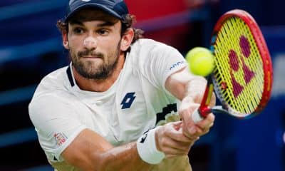 El monegasco Valentin Vacherot, 204 del ránking ATP en su partido ante el nerrlandés Tallon Griekspoor en Shanghai. EFE/EPA/ALEX PLAVEVSKI