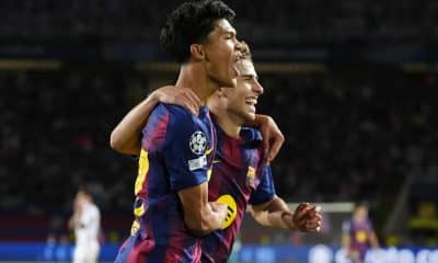 El centrocampista del Barcelona Fermín López (dcha) celebra con Dro Fernández el segundo gol conseguido ante Olympiacos, durante el partido de la jornada 3 de la Liga de Campeones entre el Barcelona y el Olympiacos, este martes en el Estadi Olímpic Lluís Companys. EFE/Siu Wu