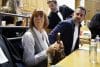 Gisele Pelicot (L), acompañada por su hijo Florian Pelicot (R), llega al Tribunal Penal de Gard, en Nimes, Francia, 08 de octubre de 2025. Un juicio de apelación que involucra a uno de los acusados condenados por las violaciones masivas cometidas contra ella será escuchado por el tribunal del 06 al 09 de octubre. (Francia) EFE/EPA/Guillaume Horcajuelo
