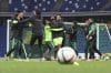 Los integrantes de la selección de fútbol de Bolivia se entrenan este lunes en Moscú con vistas al partido amistoso de este martes frente a Rusia. EFE/ MAXIM SHIPENKOV