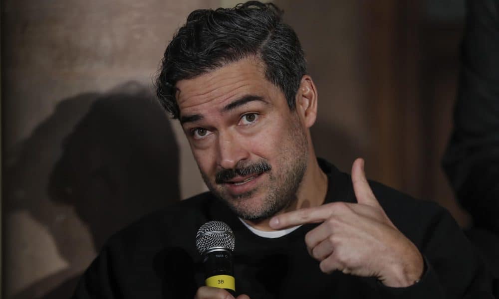 Fotografía de archivo del 12 de febrero de 2024, del actor mexicano Alfonso Herrera durante una conferencia de prensa en la Ciudad de México (México). EFE/ Isaac Esquivel