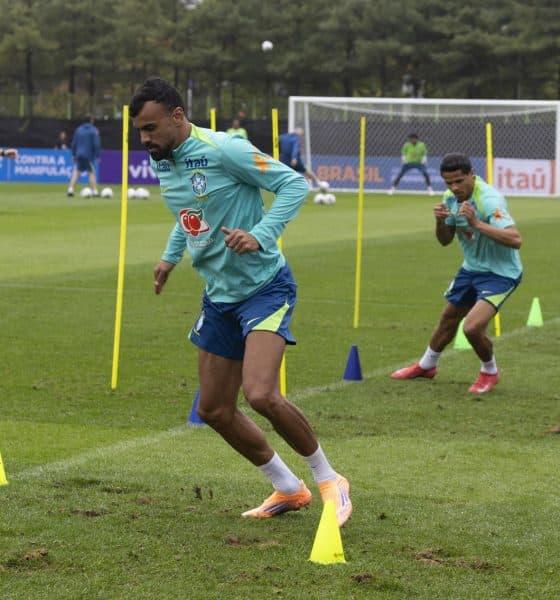 Jugadores de la selección nacional de Brasil en acción durante una sesión de entrenamiento en el Estadio Goyang en Goyang, provincia de Gyeonggi-do, Corea del Sur. Brasil se está preparando para un partido amistoso contra Corea del Sur en el Estadio Mundialista de Sangam en Seúl. EFE/EPA/JEON HEON-KYUN