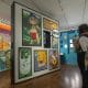 Fotografía del 10 de octubre de 2025 de una persona recorriendo la exposición "¡Wepa! Puertorriqueños en el mundo de los comics!", en la Biblioteca Publica de Nueva York (EE.UU.). EFE/ Angel Colmenares