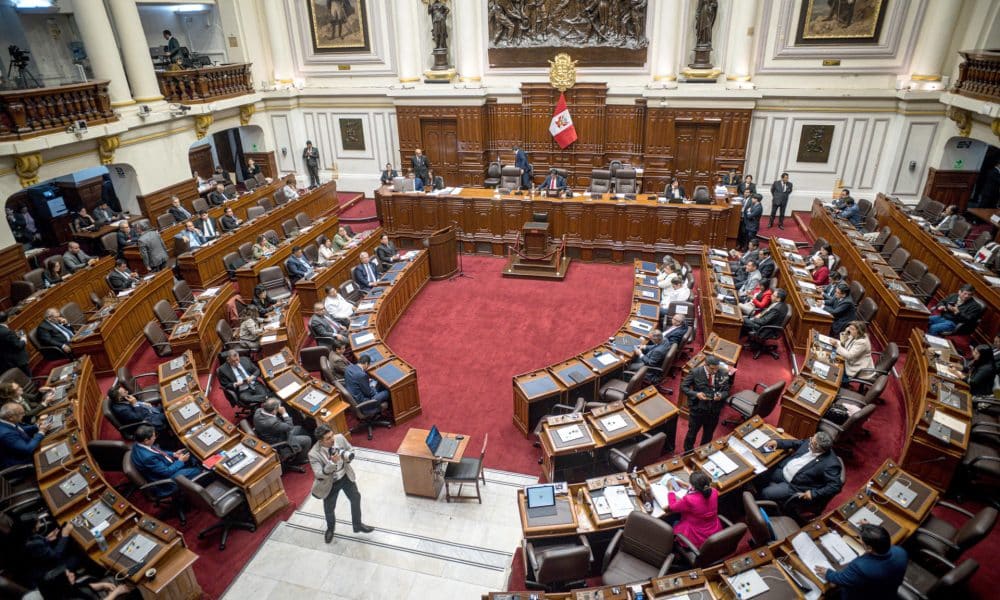 Fotografía general del Congreso de la República del Perú este jueves, en Lima (Perú). EFE/ John Reyes Mejía