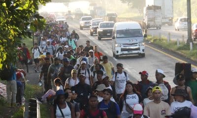 Migrantes caminan en caravana en el municipio de Tapachula en Chiapas (México). Imagen de archivo. EFE/Juan Manuel Blanco