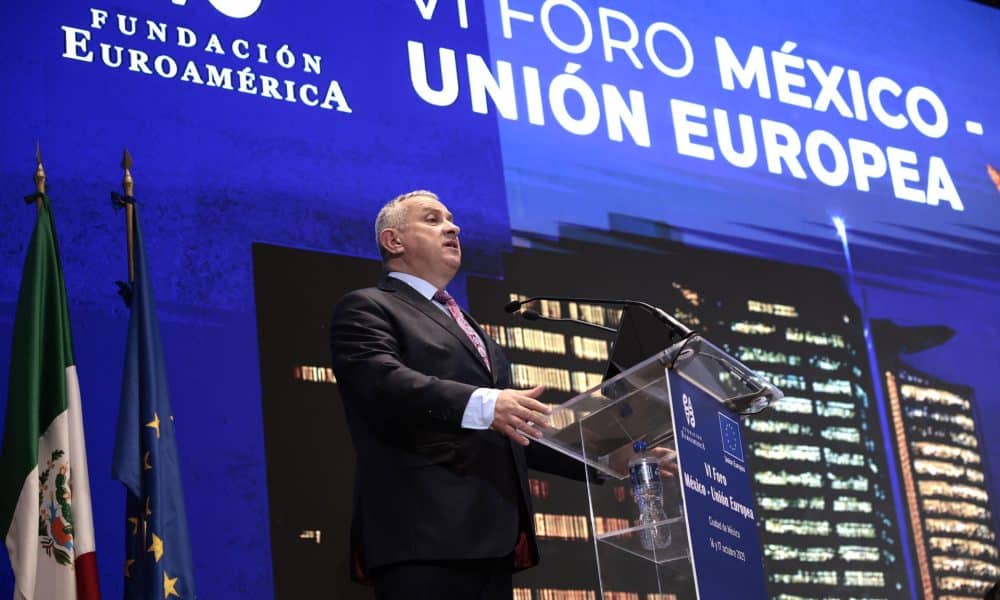 El comisario europeo de Asociaciones Internacionales, Jozef Síkela, habla durante el VI Foro México-Unión Europea este jueves, en Ciudad de México (México). EFE/José Méndez