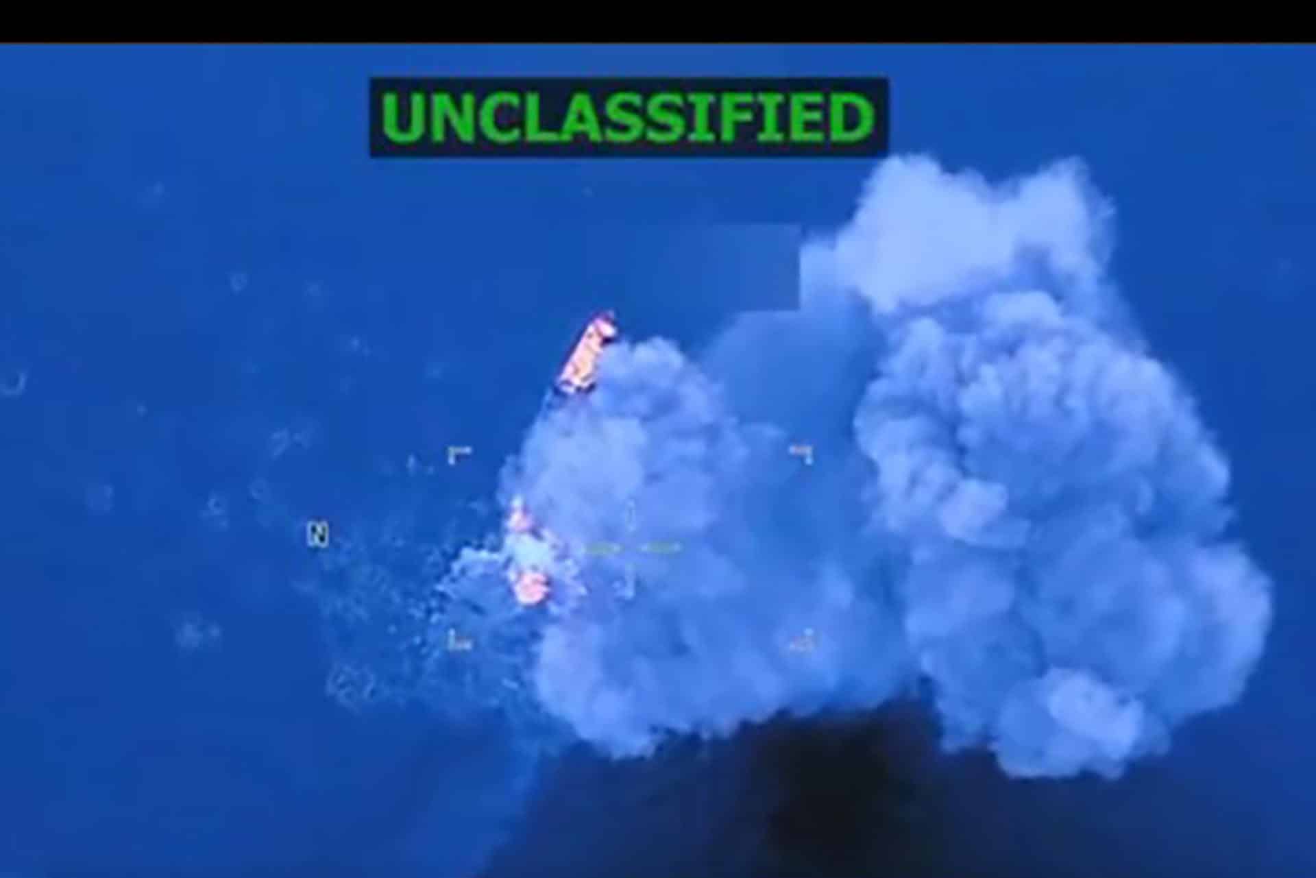 Captura de pantalla de un video publicado en la cuenta oficial de la red social X @SecWar del secretario del Departamento de Defensa estadounidense, Pete Hegseth que muestra un ataque contra una embarcación en aguas del mar Caribe. EFE/ @SecWar