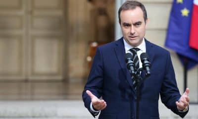 El primer ministro francés, Sébastien Lecornu, pronuncia una declaración en el Hotel Matignon en París, Francia, el 3 de octubre de 2025, antes de las consultas con los partidos políticos antes del anuncio del nuevo gobierno. (Francia) EFE/EPA/ALAIN JOCARD / POOL MAXPPP OUT