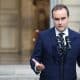 El primer ministro francés, Sébastien Lecornu, pronuncia una declaración en el Hotel Matignon en París, Francia, el 3 de octubre de 2025, antes de las consultas con los partidos políticos antes del anuncio del nuevo gobierno. (Francia) EFE/EPA/ALAIN JOCARD / POOL MAXPPP OUT