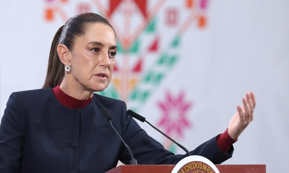 La presidenta de México, Claudia Sheinbaum, participa durante su conferencia de prensa este jueves en Palacio Nacional de la Ciudad de México (México). EFE/Mario Guzmán