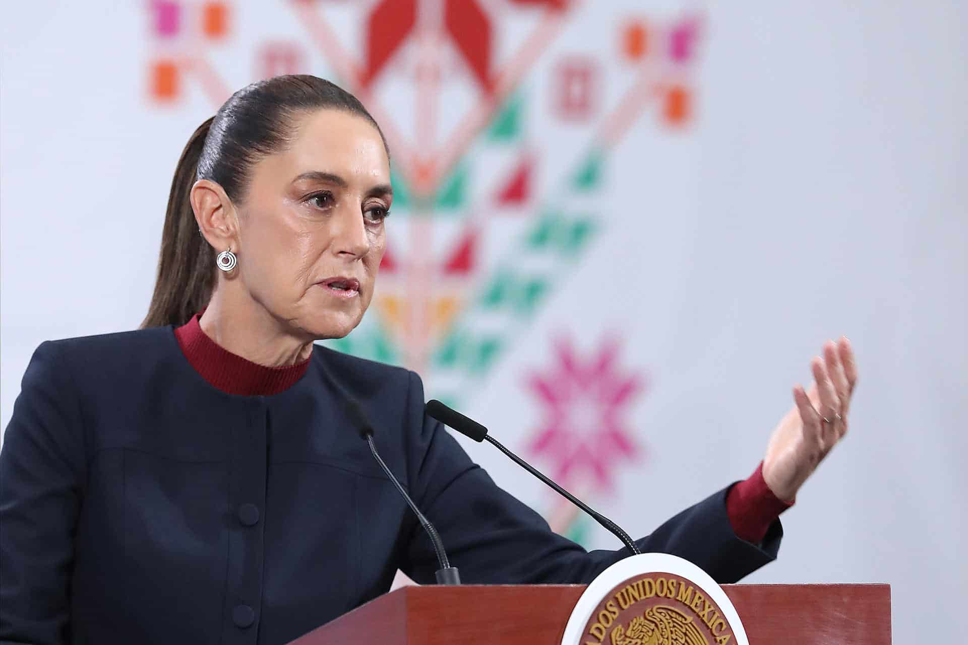 La presidenta de México, Claudia Sheinbaum, participa durante su conferencia de prensa este jueves en Palacio Nacional de la Ciudad de México (México). EFE/Mario Guzmán