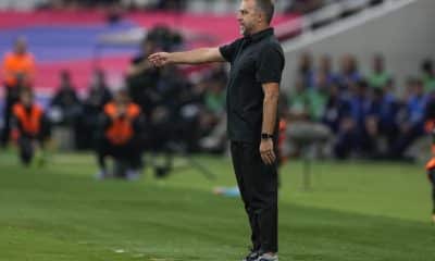 El entrenador del Barça, Hansi Flick, durante el partido de la jornada 9 de LaLiga EA Sports, entre el FC Barcelona y el Girona FC, en el estadio Olímpico de Montjuic, en Barcelona. EFE/ Alejandro Garcia