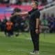 El entrenador del Barça, Hansi Flick, durante el partido de la jornada 9 de LaLiga EA Sports, entre el FC Barcelona y el Girona FC, en el estadio Olímpico de Montjuic, en Barcelona. EFE/ Alejandro Garcia