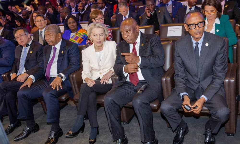 (L-D) Presidente de Colombia Gustavo Petro, Presidente de Angola Joao Lourenco, Presidenta de la Comisión Europea Ursula von der Leyen, Presidente de Sudáfrica Cyril Ramaphosa y Presidente de Ruanda Paul Kagame asisten al primer día del Foro Global Gateway en Bruselas, Bélgica, 09 de octubre de 2025. La segunda edición del foro tendrá lugar el 09 y 10 de octubre de 2025 en Bruselas. (Bélgica, Ruanda, Sudáfrica, Bruselas) EFE/EPA/OLIVIER MATTHYS
