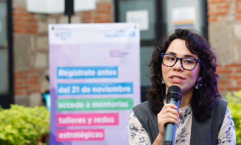 La cofundadora de Lactando Andrea Castillo habla en la presentación del panel 'Los cuidados como pilar de bienestar y desarrollo' este martes, en la Ciudad de México (México). EFE/Sáshenka Gutiérrez