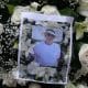 Detalle de una foto de archivo del líder social asesinado Jaime Vásquez, en un arreglo floral en Cúcuta (Colombia). EFE/ Mario Caicedo