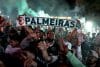 Aficionados de Palmeiras, previo al partido de vuelta por la semifinal de la Copa Libertadores ante Liga de Quito en el estadio Allianz Parque, en Sao Paulo (Brasil). EFE/Isaac Fontana