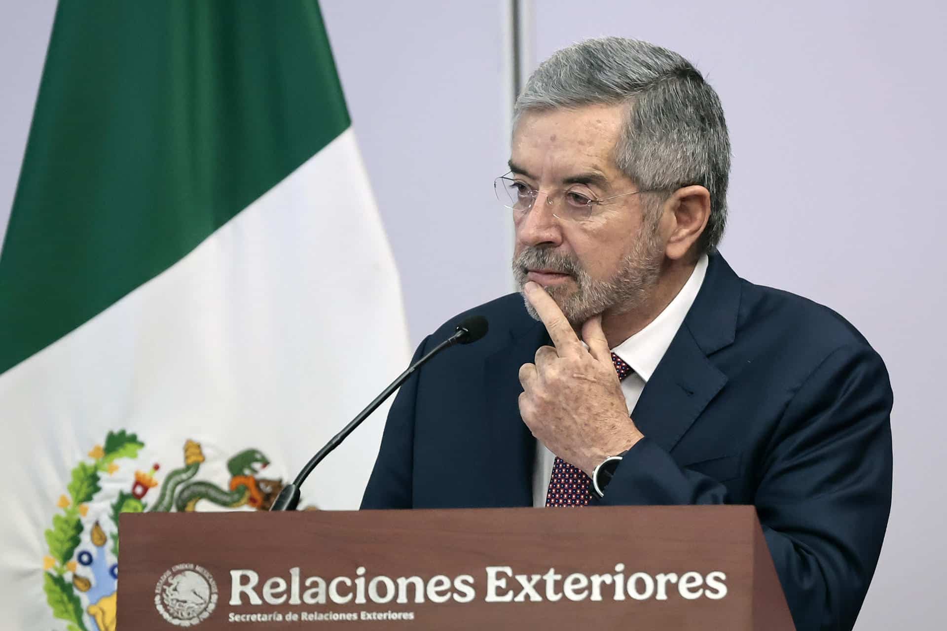 El secretario de Relaciones Exteriores de México, Juan Ramón de la Fuente, habla en una rueda de prensa en la Cancillería de México, en Ciudad de México (México). Imagen de archivo. EFE/ José Méndez