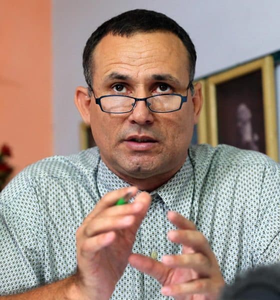 Fotografía de archivo del 12 de mayo de 2016 del opositor cubano, líder de la Unión Patriótica de Cuba, y miembro de la Mesa de Unidad de Acción Democrática, José Daniel Ferrer, hablando en una rueda de prensa en La Habana (Cuba). EFE/ Alejandro Ernesto