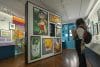 Fotografía del 10 de octubre de 2025 de una persona recorriendo la exposición "¡Wepa! Puertorriqueños en el mundo de los comics!", en la Biblioteca Publica de Nueva York (EE.UU.). EFE/ Angel Colmenares
