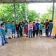 Fotografía del 27 de septiembre de 2025, que muestra a la maestra Yudith Thomas (i) durante una clase con un grupo de niños del Grupo de Apoyo a Migrantes de La Romaine (Larms), en San Fernando (Trinidad y Tobago). EFE/ Andrea De Silva