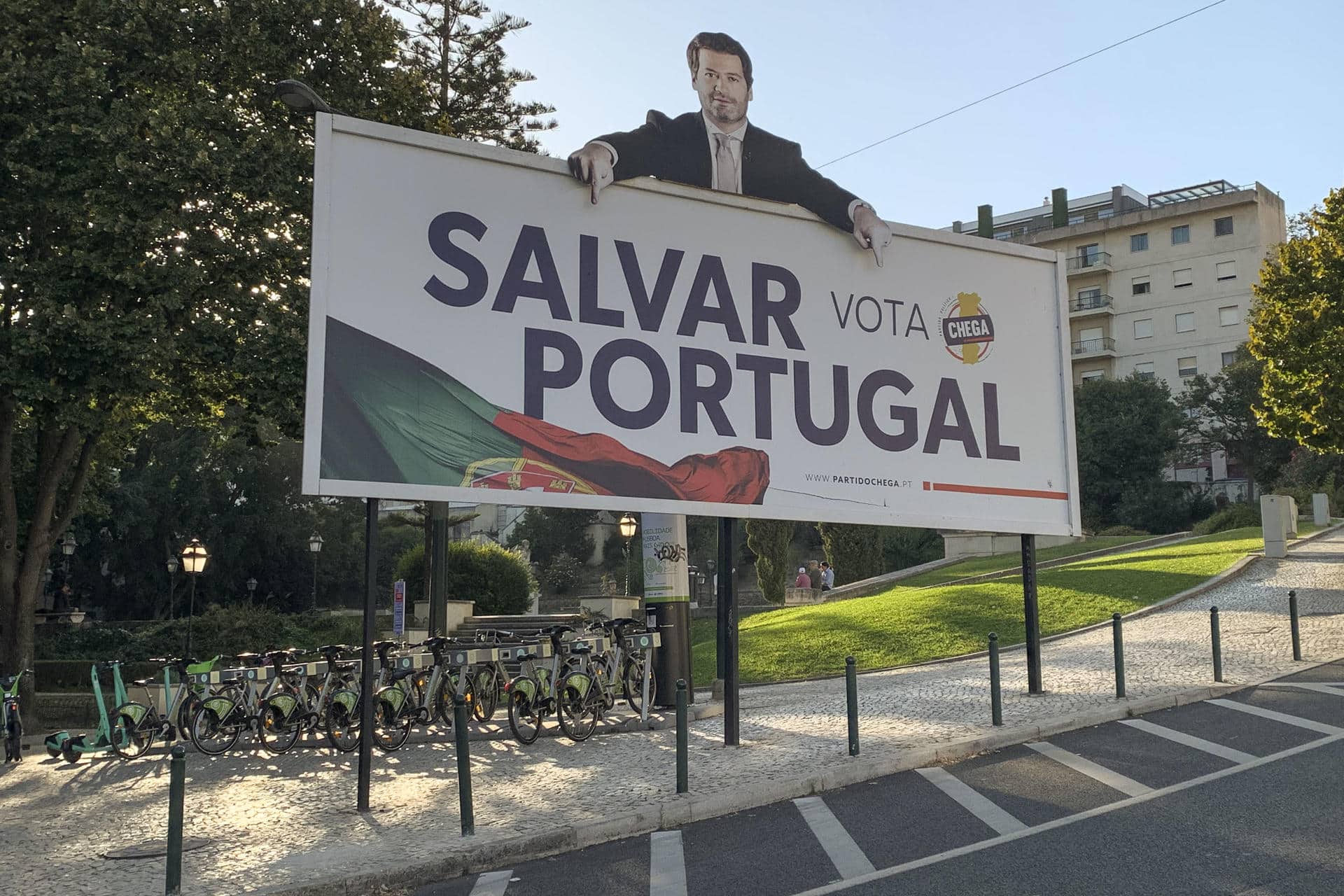 Carteles de la ultraderecha Chega en Lisboa. EFE/ Carlota Ciudad