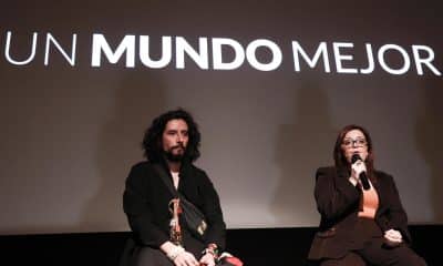 La cineasta mexicana Janette Juárez (d) habla durante una rueda de prensa este jueves, en Ciudad de México (México). EFE/Alex Cruz