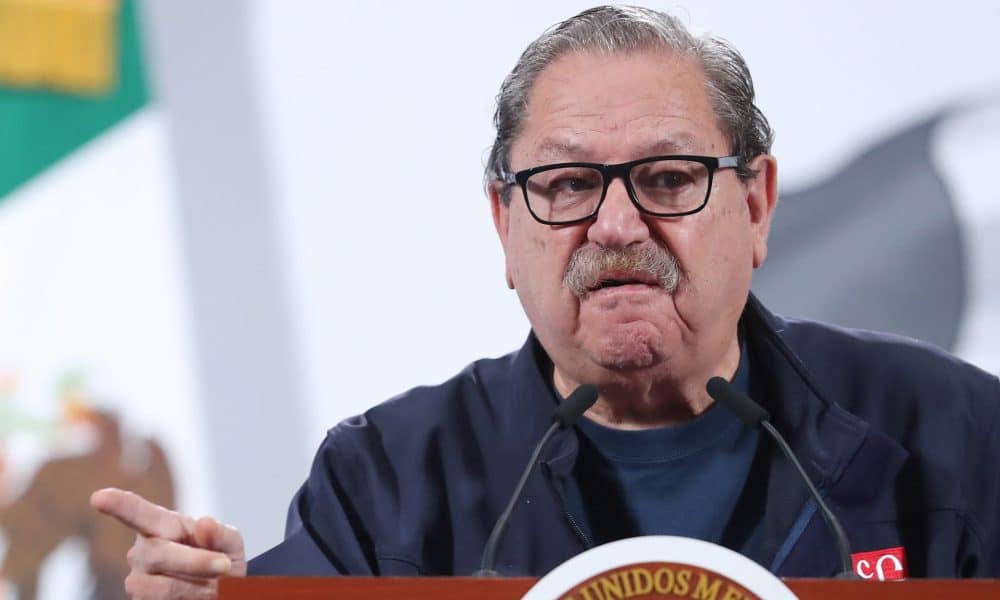 El director del Fondo de Cultura Económica (FCE) de México, Paco Ignacio Taibo II, participa durante una conferencia de prensa este jueves en Palacio Nacional de la Ciudad de México (México). EFE/Mario Guzmán