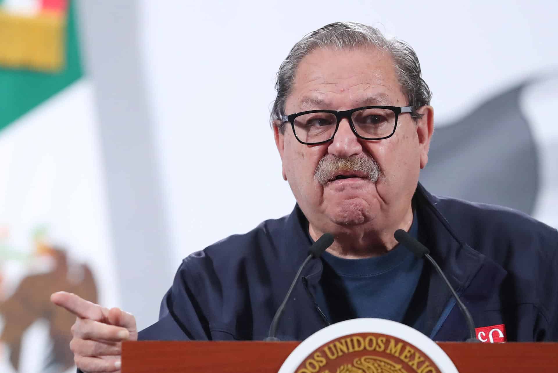 El director del Fondo de Cultura Económica (FCE) de México, Paco Ignacio Taibo II, participa durante una conferencia de prensa este jueves en Palacio Nacional de la Ciudad de México (México). EFE/Mario Guzmán