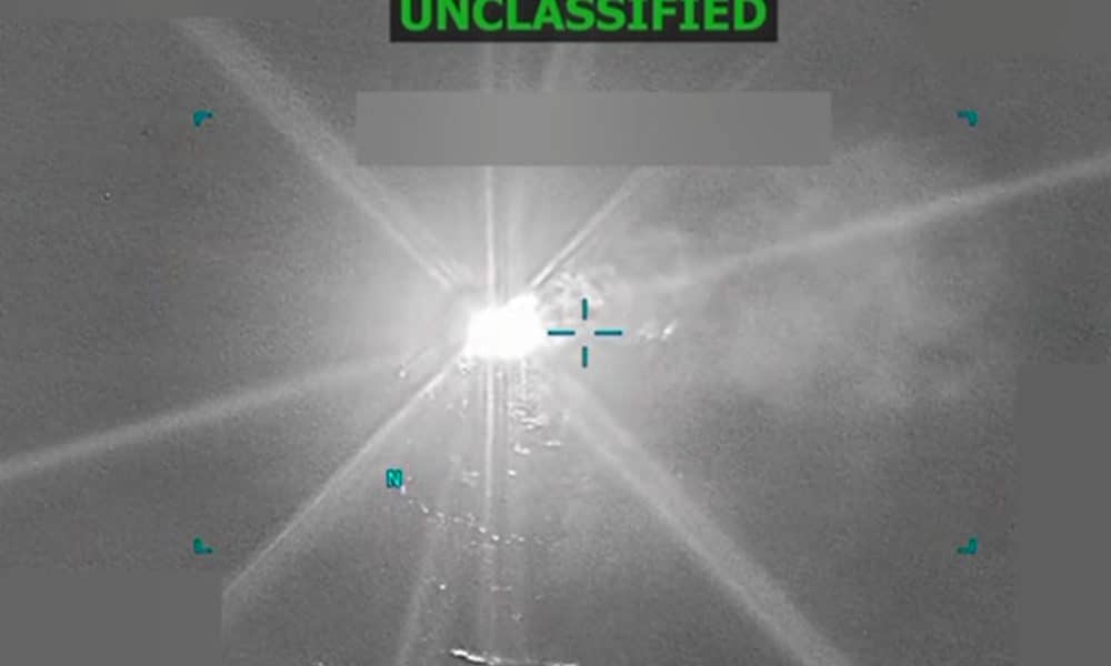 Captura de pantalla de un video publicado en la cuenta oficial de Truth Social (@realDonaldTrump) del presidente de Estados Unidos, Donald Trump, que muestra un ataque del Ejército estadounidense a una lancha en el Caribe. EFE/ @realdonaldtrump /SOLO USO EDITORIAL NO VENTAS /SOLO DISPONIBLE PARA ILUSTRAR LA NOTICIA QUE ACOMPAÑA (CRÉDITO OBLIGATORIO)