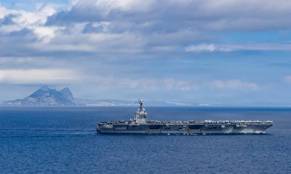 Fotografía del 1 de octubre de 2025 cedida por la Marina de los Estados Unidos del portaaviones más grande del mundo USS Gerald R. Ford (CVN 78), navegando por el Estrecho de Gibraltar. EFE/Alyssa Joy/Marina de EEUU /SOLO USO EDITORIAL /NO VENTAS /SOLO DISPONIBLE PARA ILUSTRAR LA NOTICIA QUE ACOMPAÑA /CRÉDITO OBLIGATORIO