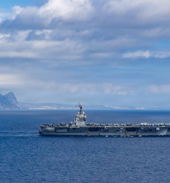 Fotografía del 1 de octubre de 2025 cedida por la Marina de los Estados Unidos del portaaviones más grande del mundo USS Gerald R. Ford (CVN 78), navegando por el Estrecho de Gibraltar. EFE/Alyssa Joy/Marina de EEUU /SOLO USO EDITORIAL /NO VENTAS /SOLO DISPONIBLE PARA ILUSTRAR LA NOTICIA QUE ACOMPAÑA /CRÉDITO OBLIGATORIO