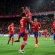 El delantero de España Yeremy Pino (c) celebra el primer gol ante Georgia durante el partido de fútbol de la fase de clasificación para el Mundial que se disputó el sábado en el estadio Martínez Valero de Elche. EFE / Ángel Martínez /RFEF SOLO USO EDITORIAL /SOLO DISPONIBLE PARA ILUSTRRA LA NOTICIA QUE ACOMPAÑA (CRÉDITO OBLIGATORIO)