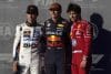 AUSTIN (EEUU), 19/10/2025.- El cuádruple campeón del mundo neerlandés Max Verstappen (Red Bull, centro), que saldrá primero en el Gran Premio de Estados Unidos de Fórmula Uno; el inglés Lando Norris (McLaren, i.) -segundo en parrilla- y el monegasco Charles Leclerc (Ferrari, d.) -que sale tercero- posan después de la calificación en el Circuito de las Américas de Austin (Texas). EFE/EPA/DUSTIN SAFRANEK