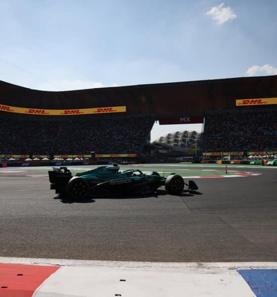 El español Fernando Alonso de Aston Martine compite en el Gran Premio de México de la Fórmula Uno este domingo, en el Autódromo Hermanos Rodríguez en Ciudad de México (México). EFE/ José Méndez