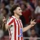 El delantero del Atlético de Madrid Julián Álvarez celebra tras marcar un gol en el partido de Liga de Campeones disputado este martes frente al Eintracht en Madrid. EFE/Sergio Pérez