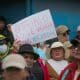 Personas participan en una manifestación el 24 de septiembre de 2025 en Otavalo (Ecuador), contra el presidente de Ecuador, Daniel Noboa. EFE/ Jose Jacome