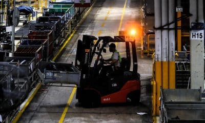 Foto de archivo de trabajadores de la empresa Toyota durante su jornada laboral en la planta de la ciudad de Zarate, en la provincia de Buenos Aires (Argentina). EFE/ Juan Ignacio Roncoroni