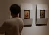 Un hombre observa los dos óleos sobre tabla de Rubens robados hace ahora 40 años del museo de Belas Artes de A Coruña. El reciente asalto al Museo del Louvre en París ha puesto en el foco la vulnerabilidad de las grandes colecciones de arte y obliga a repasar casos como el robo de estas dos obras y su posterior recuperación tras una compleja operación internacional. 
EFE/Cabalar