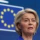 La presidenta de la Comisión Europea, Ursula von der Leyen, ofrece una conferencia de prensa final durante una cumbre en Bruselas, Bélgica, el 23 de octubre de 2025. EFE/EPA/OLIVIER HOSLET
