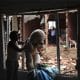 Fotografía de una casa afectada por una explosión este 9 de octubre de 2025, en Robles, Jamundí (Colombia). EFE/ Ernesto Guzmán
