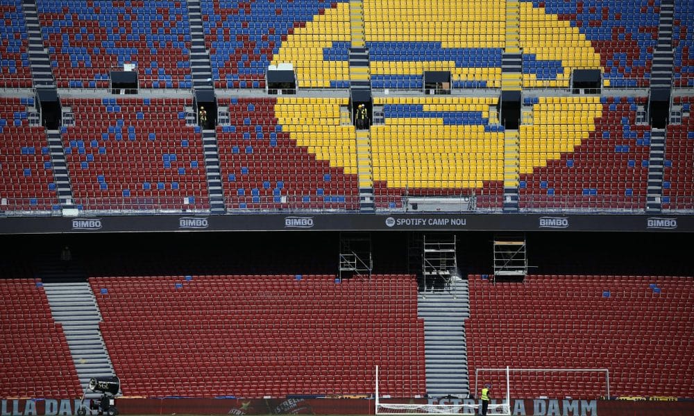 Vistas de las gradas del Camp Nou con el logotipo de Spotify. EFE/Alberto Estévez