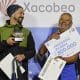 El colombiano Jairo Forero y su hijo Nicolás con el certificado del peregrino 500.000 del Camino de Santiago en la ciudad de Santiago de Compostela (España) . EFE/Lavandeira jr.